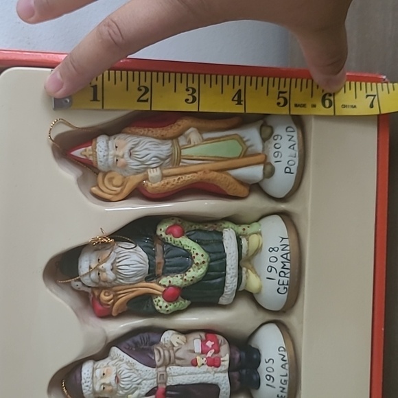 Vintage Bradford Novelty Co. Santa Collectables Around the world Porcelain Set - Picture 8 of 8